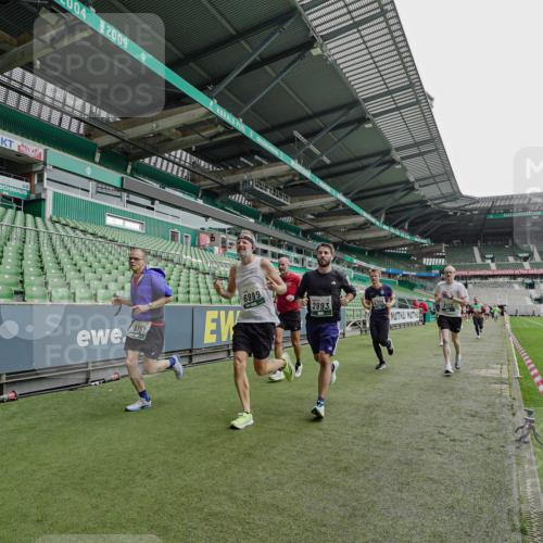 05.10.2025 - 20. swb-Marathon Bremen Michael Burmester http://msf.ph/oto/9234284 05.10.2025 12:57:57 Laufen im Stadion 90, 237, 415, 613, 820, 846, 963, 1317, 1491, 2158, 2234, 2240, 2304, 2522, 2648, 2662, 2821, 2893, 3373, 3396, 3591, 3602, 3798, 3969, 3977, 4089, 4102, 4287, 4389, 4401, 4446, 4496, 4709, 4747, 4821, 5100, 5149, 5163, 5313, 5562, 5645, 5728, 5917, 6161, 6317, 6326, 6372, 6486, 6525, 6534, 6535, 6676, 6768, 6999, 7053, 7371, 7588, 7731, 7911, 7940, 8023, 8091, 8113, 8128, 8328, 8576, 8801, 8827, 8964, 8993, 9151, 9983, 11658, 31, 246, 305, 833, 1382, 1627 meine-sportfotos.de