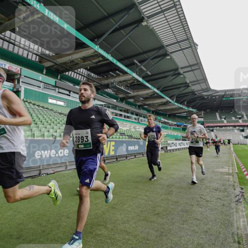 05.10.2025 - 20. swb-Marathon Bremen Michael Burmester http://msf.ph/oto/9234296 05.10.2025 12:57:58 Laufen im Stadion 90, 237, 415, 613, 820, 846, 963, 1317, 1491, 2158, 2234, 2240, 2304, 2522, 2648, 2662, 2821, 2893, 3373, 3396, 3573, 3591, 3602, 3798, 3969, 3977, 4089, 4102, 4287, 4389, 4401, 4446, 4496, 4709, 4747, 4821, 5100, 5149, 5163, 5313, 5562, 5645, 5728, 5917, 6161, 6317, 6326, 6372, 6486, 6525, 6534, 6535, 6676, 6999, 7053, 7371, 7588, 7731, 7813, 7911, 7940, 8023, 8091, 8113, 8128, 8328, 8576, 8801, 8827, 8964, 8993, 9151, 9983, 11658, 246, 305, 833, 1382 meine-sportfotos.de