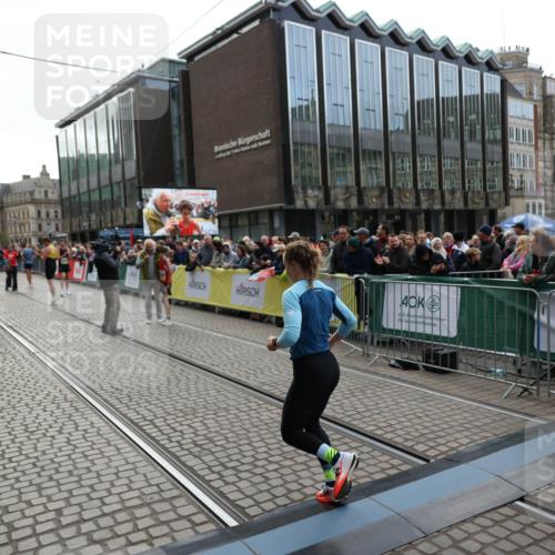 05.10.2025 - 20. swb-Marathon Bremen Yannick Fuchs http://msf.ph/oto/9234305 05.10.2025 10:34:58 Ziel 10410 meine-sportfotos.de