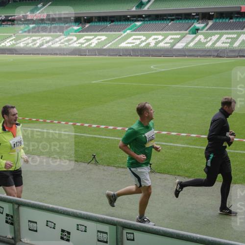 05.10.2025 - 20. swb-Marathon Bremen Michael Burmester http://msf.ph/oto/9234313 05.10.2025 10:31:54 Laufen im Stadion 7193, 7251, 8118, 8888, 9004, 9172, 9196, 9226, 9252, 9256, 9287, 9337, 9415, 9427, 9431, 9457, 9506, 9581, 9621, 9701, 9791, 9807, 9871, 9903, 9956, 10014, 10019, 10020, 10029, 10038, 10057, 10064, 10075, 10128, 10163, 10199, 10206, 10222, 10226, 10240, 10242, 10262, 10279, 10296, 10310, 10321, 10327, 10335, 10369, 10438, 10468, 10537, 10543, 10609, 10616, 10636, 10655, 10662, 10668, 10669, 10698, 10719, 10743, 10785, 9267 meine-sportfotos.de