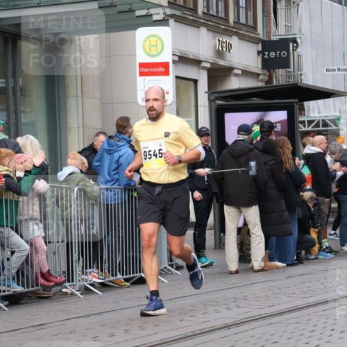 05.10.2025 - 20. swb-Marathon Bremen Strokosch-Dieckow http://msf.ph/oto/9234317 05.10.2025 10:43:18 Ziel 9270, 9545, 10304, 10559, 9270, 9545, 10304, 10559 meine-sportfotos.de