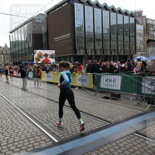 05.10.2025 - 20. swb-Marathon Bremen Yannick Fuchs http://msf.ph/oto/9234326 05.10.2025 10:34:58 Ziel 10410 meine-sportfotos.de