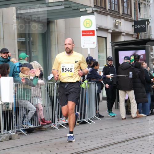 05.10.2025 - 20. swb-Marathon Bremen Strokosch-Dieckow http://msf.ph/oto/9234330 05.10.2025 10:43:18 Ziel 9270, 9545, 10304, 10559, 9270, 9545, 10304, 10559 meine-sportfotos.de