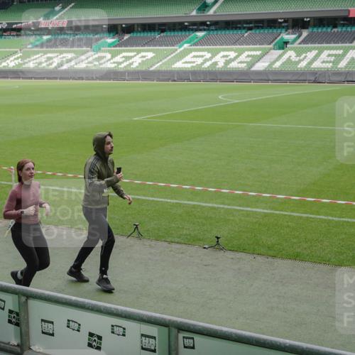 05.10.2025 - 20. swb-Marathon Bremen Michael Burmester http://msf.ph/oto/9234353 05.10.2025 10:31:56 Laufen im Stadion 7193, 7251, 8118, 8888, 9004, 9172, 9196, 9226, 9252, 9256, 9287, 9337, 9415, 9427, 9431, 9457, 9506, 9581, 9621, 9701, 9776, 9807, 9871, 9903, 9956, 10014, 10019, 10020, 10029, 10038, 10057, 10064, 10075, 10128, 10163, 10199, 10206, 10222, 10226, 10240, 10242, 10262, 10279, 10296, 10310, 10327, 10335, 10369, 10438, 10468, 10537, 10543, 10609, 10616, 10655, 10662, 10668, 10669, 10698, 10719, 10743, 10785, 9267, 9431 meine-sportfotos.de