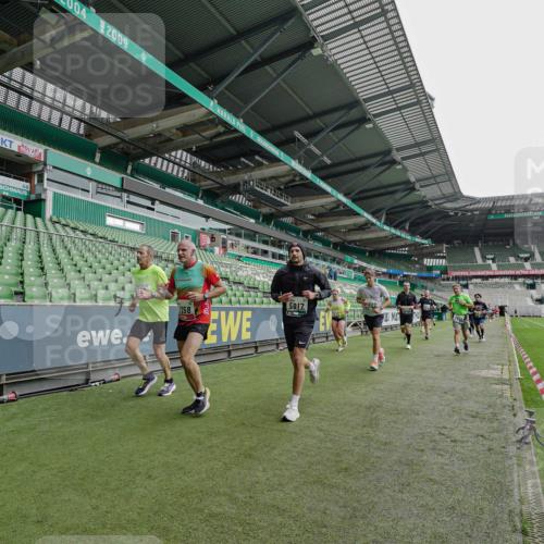 05.10.2025 - 20. swb-Marathon Bremen Michael Burmester http://msf.ph/oto/9234360 05.10.2025 12:58:08 Laufen im Stadion 90, 415, 846, 963, 1491, 1716, 2158, 2234, 2240, 2304, 2648, 2662, 2734, 2821, 2893, 3373, 3396, 3573, 3602, 3798, 3969, 3977, 4089, 4102, 4287, 4389, 4401, 4446, 4709, 4747, 5100, 5149, 5163, 5214, 5313, 5562, 5645, 5728, 5917, 6161, 6317, 6326, 6372, 6525, 6534, 6535, 6675, 6676, 6944, 6999, 7038, 7053, 7588, 7731, 7813, 7911, 7976, 8091, 8113, 8128, 8328, 8379, 8576, 8801, 8827, 8993, 9112, 9151, 9983, 11658, 237, 246, 305, 613, 820, 833, 1317, 1382, 2522, 3396, 3591 meine-sportfotos.de