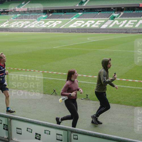 05.10.2025 - 20. swb-Marathon Bremen Michael Burmester http://msf.ph/oto/9234371 05.10.2025 10:31:57 Laufen im Stadion 7193, 7251, 8118, 8888, 9004, 9172, 9196, 9226, 9252, 9256, 9287, 9337, 9415, 9427, 9457, 9506, 9581, 9621, 9701, 9776, 9807, 9871, 9903, 9956, 10014, 10019, 10020, 10029, 10038, 10057, 10064, 10075, 10128, 10199, 10206, 10222, 10226, 10240, 10242, 10262, 10279, 10296, 10310, 10327, 10335, 10369, 10438, 10468, 10537, 10543, 10609, 10616, 10655, 10662, 10668, 10669, 10698, 10719, 10743, 10785, 9267, 9287, 9337, 9431 meine-sportfotos.de