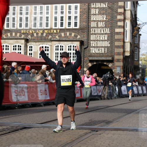 05.10.2025 - 20. swb-Marathon Bremen Yannick Fuchs http://msf.ph/oto/9234377 05.10.2025 11:04:10 Ziel 7123, 9275, 9398, 10205, 10265, 10271, 10551, 11183, 11609, 11611 meine-sportfotos.de