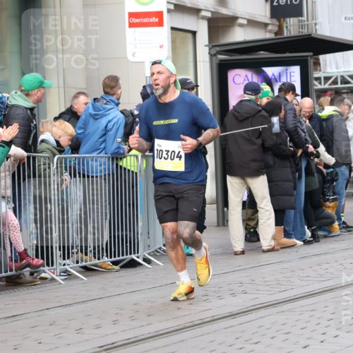 05.10.2025 - 20. swb-Marathon Bremen Strokosch-Dieckow http://msf.ph/oto/9234379 05.10.2025 10:43:21 Ziel 9270, 9545, 10304, 10559, 9270, 9545, 10304, 10559 meine-sportfotos.de