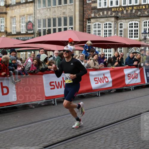 05.10.2025 - 20. swb-Marathon Bremen Yannick Fuchs http://msf.ph/oto/9234384 05.10.2025 10:35:13 Ziel 10476 meine-sportfotos.de