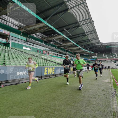 05.10.2025 - 20. swb-Marathon Bremen Michael Burmester http://msf.ph/oto/9234387 05.10.2025 12:58:11 Laufen im Stadion 90, 415, 726, 846, 963, 1491, 1716, 2158, 2234, 2240, 2304, 2648, 2662, 2734, 2821, 2893, 3373, 3573, 3602, 3798, 3977, 4089, 4102, 4287, 4389, 4401, 4446, 4709, 4747, 5100, 5149, 5163, 5214, 5313, 5562, 5645, 5728, 5917, 6161, 6317, 6326, 6372, 6525, 6534, 6535, 6675, 6676, 6944, 6999, 7038, 7053, 7588, 7731, 7813, 7911, 7976, 8091, 8113, 8128, 8328, 8379, 8576, 8801, 8827, 8972, 8993, 9112, 9151, 9983, 11658, 237, 305, 613, 820, 833, 1317, 1382, 2522, 3396, 3591 meine-sportfotos.de