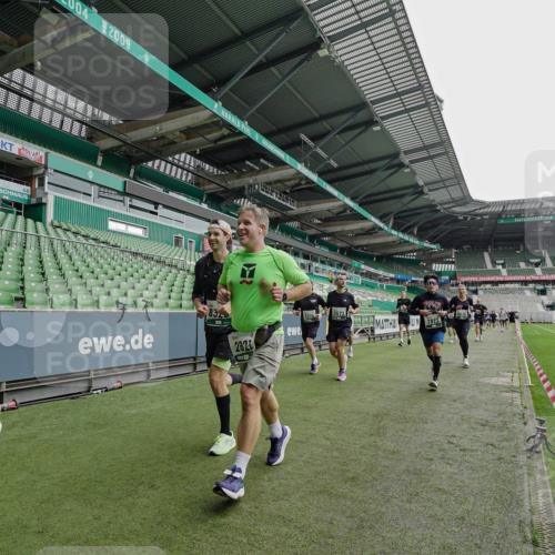 05.10.2025 - 20. swb-Marathon Bremen Michael Burmester http://msf.ph/oto/9234395 05.10.2025 12:58:11 Laufen im Stadion 90, 415, 726, 846, 963, 1491, 1716, 2158, 2234, 2240, 2304, 2648, 2662, 2734, 2821, 2893, 3373, 3573, 3602, 3798, 3977, 4089, 4102, 4287, 4389, 4401, 4446, 4709, 4747, 5100, 5149, 5163, 5214, 5313, 5562, 5645, 5728, 5917, 6161, 6317, 6326, 6372, 6525, 6534, 6535, 6675, 6676, 6944, 6999, 7038, 7053, 7588, 7731, 7813, 7911, 7976, 8091, 8113, 8128, 8328, 8379, 8576, 8801, 8827, 8972, 8993, 9112, 9151, 9983, 11658, 237, 305, 613, 820, 833, 1317, 1382, 2522, 3396, 3591 meine-sportfotos.de