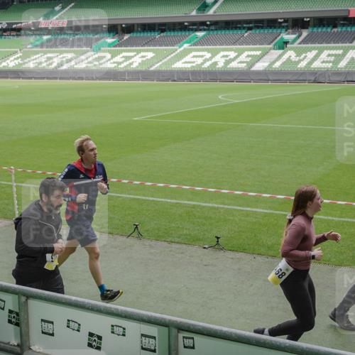 05.10.2025 - 20. swb-Marathon Bremen Michael Burmester http://msf.ph/oto/9234398 05.10.2025 10:31:57 Laufen im Stadion 7193, 7251, 8118, 8888, 9004, 9172, 9196, 9226, 9252, 9256, 9287, 9337, 9415, 9427, 9457, 9506, 9581, 9621, 9701, 9776, 9807, 9871, 9903, 9956, 10014, 10019, 10020, 10029, 10038, 10057, 10064, 10075, 10128, 10199, 10206, 10222, 10226, 10240, 10242, 10262, 10279, 10296, 10310, 10327, 10335, 10369, 10438, 10468, 10537, 10543, 10609, 10616, 10655, 10662, 10668, 10669, 10698, 10719, 10743, 10785, 9267, 9287, 9337, 9431 meine-sportfotos.de