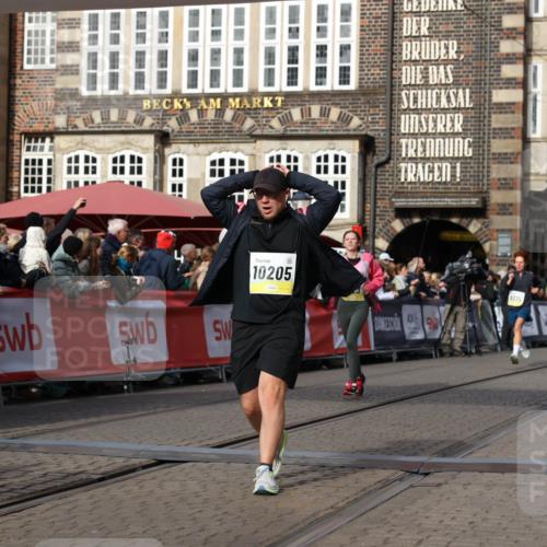 05.10.2025 - 20. swb-Marathon Bremen Yannick Fuchs http://msf.ph/oto/9234407 05.10.2025 11:04:10 Ziel 7123, 9275, 9398, 10205, 10265, 10271, 10551, 11183, 11609, 11611 meine-sportfotos.de