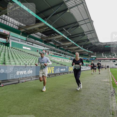 05.10.2025 - 20. swb-Marathon Bremen Michael Burmester http://msf.ph/oto/9234413 05.10.2025 12:58:13 Laufen im Stadion 90, 415, 726, 846, 963, 988, 1491, 1716, 2158, 2234, 2240, 2304, 2648, 2662, 2734, 2821, 2893, 3254, 3373, 3467, 3573, 3602, 3798, 3977, 4089, 4102, 4287, 4389, 4401, 4446, 4709, 4747, 5100, 5163, 5214, 5261, 5313, 5562, 5645, 5728, 5917, 6161, 6317, 6326, 6372, 6525, 6675, 6676, 6944, 6999, 7038, 7053, 7588, 7731, 7813, 7911, 7976, 8091, 8113, 8128, 8328, 8379, 8576, 8801, 8827, 8972, 8993, 9112, 9151, 9983, 11658, 237, 613, 820, 833, 1317, 1382, 2522, 3396, 3591 meine-sportfotos.de