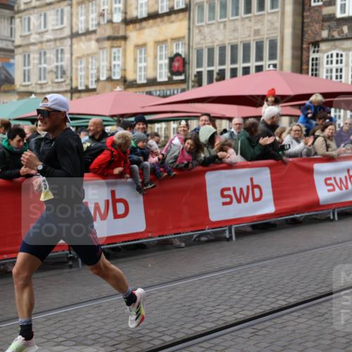 05.10.2025 - 20. swb-Marathon Bremen Yannick Fuchs http://msf.ph/oto/9234415 05.10.2025 10:35:14 Ziel 10476 meine-sportfotos.de