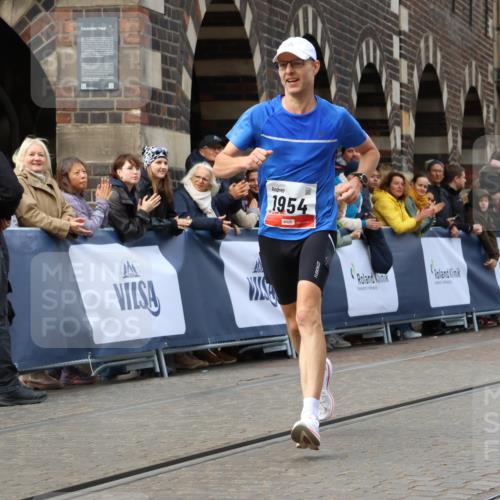 05.10.2025 - 20. swb-Marathon Bremen Strokosch-Dieckow http://msf.ph/oto/9234419 05.10.2025 12:36:58 Ziel 1954 meine-sportfotos.de
