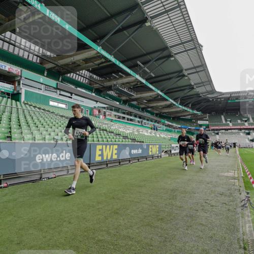 05.10.2025 - 20. swb-Marathon Bremen Michael Burmester http://msf.ph/oto/9234421 05.10.2025 12:58:16 Laufen im Stadion 90, 415, 726, 846, 963, 988, 1491, 1503, 1716, 2158, 2234, 2240, 2304, 2648, 2662, 2734, 2821, 2893, 2922, 3254, 3373, 3467, 3573, 3602, 3977, 4102, 4287, 4389, 4401, 4446, 4709, 4747, 5163, 5214, 5261, 5313, 5562, 5645, 5728, 5917, 6161, 6317, 6326, 6372, 6525, 6675, 6676, 6944, 6999, 7038, 7053, 7588, 7731, 7813, 7911, 7976, 8091, 8113, 8128, 8328, 8379, 8576, 8801, 8827, 8972, 8993, 9112, 9151, 11658, 237, 613, 820, 1317, 1491, 2522, 3396, 3591 meine-sportfotos.de