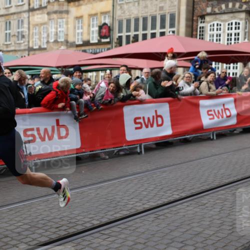 05.10.2025 - 20. swb-Marathon Bremen Yannick Fuchs http://msf.ph/oto/9234423 05.10.2025 10:35:14 Ziel 10476 meine-sportfotos.de