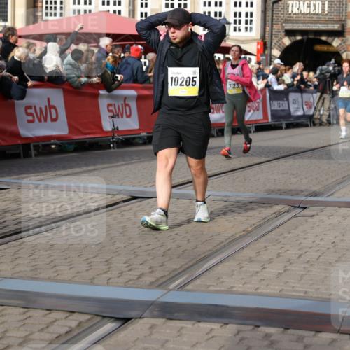 05.10.2025 - 20. swb-Marathon Bremen Yannick Fuchs http://msf.ph/oto/9234431 05.10.2025 11:04:11 Ziel 7123, 9275, 9398, 10205, 10551, 11183, 11609, 11611 meine-sportfotos.de