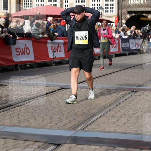 05.10.2025 - 20. swb-Marathon Bremen Yannick Fuchs http://msf.ph/oto/9234437 05.10.2025 11:04:11 Ziel 7123, 9275, 9398, 10205, 10551, 11183, 11609, 11611 meine-sportfotos.de