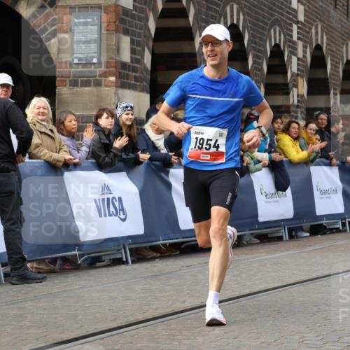 05.10.2025 - 20. swb-Marathon Bremen Strokosch-Dieckow http://msf.ph/oto/9234442 05.10.2025 12:36:58 Ziel 1954 meine-sportfotos.de