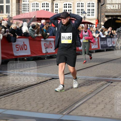 05.10.2025 - 20. swb-Marathon Bremen Yannick Fuchs http://msf.ph/oto/9234444 05.10.2025 11:04:11 Ziel 7123, 9275, 9398, 10205, 10551, 11183, 11609, 11611 meine-sportfotos.de
