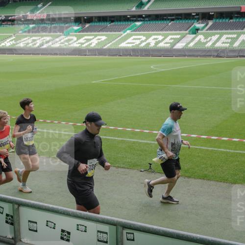 05.10.2025 - 20. swb-Marathon Bremen Michael Burmester http://msf.ph/oto/9234445 05.10.2025 10:31:59 Laufen im Stadion 7193, 7251, 8118, 8326, 8333, 8888, 9004, 9172, 9196, 9226, 9252, 9256, 9415, 9427, 9457, 9506, 9581, 9621, 9701, 9776, 9807, 9871, 9903, 9956, 10014, 10019, 10020, 10029, 10038, 10057, 10064, 10075, 10128, 10206, 10222, 10226, 10242, 10262, 10279, 10296, 10310, 10327, 10335, 10369, 10438, 10468, 10543, 10609, 10616, 10655, 10662, 10668, 10698, 10719, 10743, 10785, 7251, 9252, 9267, 9287, 9337, 9431 meine-sportfotos.de