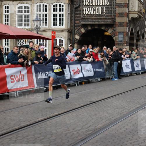 05.10.2025 - 20. swb-Marathon Bremen Yannick Fuchs http://msf.ph/oto/9234447 05.10.2025 10:35:17 Ziel 10476, 11443 meine-sportfotos.de