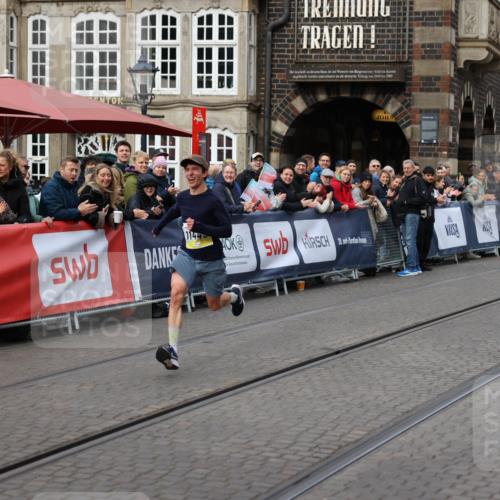 05.10.2025 - 20. swb-Marathon Bremen Yannick Fuchs http://msf.ph/oto/9234452 05.10.2025 10:35:17 Ziel 10476, 11443 meine-sportfotos.de