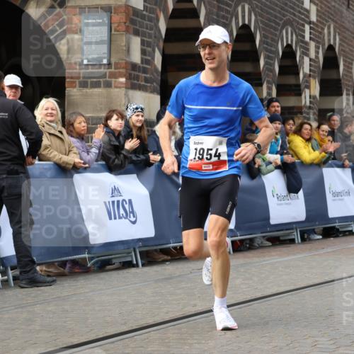 05.10.2025 - 20. swb-Marathon Bremen Strokosch-Dieckow http://msf.ph/oto/9234466 05.10.2025 12:36:58 Ziel 1954 meine-sportfotos.de