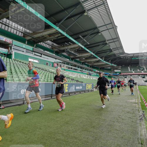 05.10.2025 - 20. swb-Marathon Bremen Michael Burmester http://msf.ph/oto/9234470 05.10.2025 12:58:22 Laufen im Stadion 90, 415, 726, 846, 963, 988, 1503, 1619, 1716, 2158, 2234, 2240, 2648, 2662, 2734, 2821, 2893, 2922, 3252, 3254, 3373, 3467, 3573, 3602, 3615, 4102, 4287, 4389, 4401, 4446, 4522, 4709, 4747, 4783, 5163, 5214, 5261, 5313, 5562, 5645, 5728, 5878, 5917, 6113, 6161, 6317, 6326, 6372, 6525, 6672, 6675, 6676, 6944, 6999, 7038, 7053, 7588, 7731, 7813, 7976, 8091, 8113, 8328, 8379, 8576, 8827, 8972, 9112, 9151, 820, 1317, 1491, 2304, 3396, 3591, 3977, 7731, 7911, 8128 meine-sportfotos.de