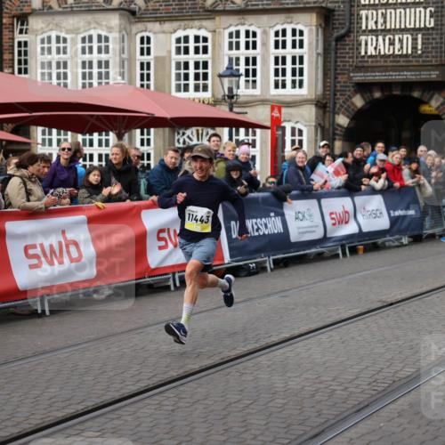 05.10.2025 - 20. swb-Marathon Bremen Yannick Fuchs http://msf.ph/oto/9234471 05.10.2025 10:35:17 Ziel 10476, 11443 meine-sportfotos.de