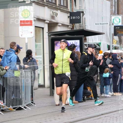 05.10.2025 - 20. swb-Marathon Bremen Strokosch-Dieckow http://msf.ph/oto/9234472 05.10.2025 10:43:30 Ziel 9170, 9270, 9865, 10559, 11256, 11683, 9170, 9270, 9865, 10559, 11256, 11683 meine-sportfotos.de