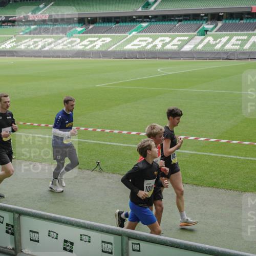 05.10.2025 - 20. swb-Marathon Bremen Michael Burmester http://msf.ph/oto/9234473 05.10.2025 10:32:00 Laufen im Stadion 7193, 8118, 8326, 8333, 8888, 9004, 9172, 9196, 9226, 9256, 9415, 9427, 9439, 9457, 9506, 9581, 9621, 9701, 9776, 9807, 9871, 9903, 9956, 10014, 10019, 10020, 10029, 10038, 10057, 10064, 10075, 10128, 10206, 10215, 10222, 10226, 10242, 10262, 10279, 10296, 10310, 10327, 10335, 10369, 10438, 10460, 10468, 10543, 10609, 10616, 10655, 10662, 10668, 10698, 10719, 10743, 10785, 7251, 9004, 9252, 9267, 9287, 9337, 9431 meine-sportfotos.de