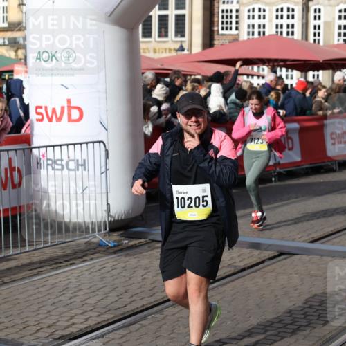 05.10.2025 - 20. swb-Marathon Bremen Yannick Fuchs http://msf.ph/oto/9234474 05.10.2025 11:04:12 Ziel 7123, 9275, 9398, 10205, 10551, 11183, 11609, 11611 meine-sportfotos.de