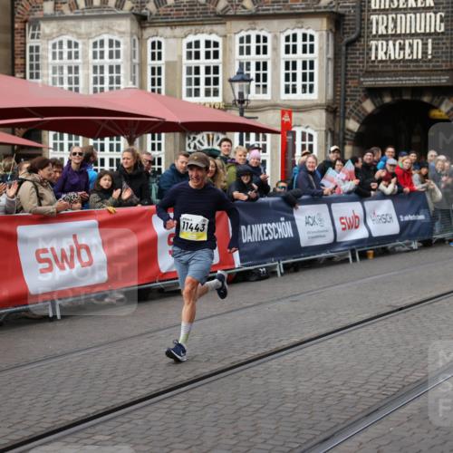 05.10.2025 - 20. swb-Marathon Bremen Yannick Fuchs http://msf.ph/oto/9234475 05.10.2025 10:35:17 Ziel 10476, 11443 meine-sportfotos.de