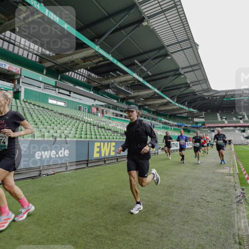 05.10.2025 - 20. swb-Marathon Bremen Michael Burmester http://msf.ph/oto/9234477 05.10.2025 12:58:23 Laufen im Stadion 90, 415, 726, 846, 963, 988, 1503, 1619, 1716, 2158, 2234, 2240, 2648, 2662, 2734, 2821, 2893, 2922, 3252, 3254, 3373, 3467, 3573, 3602, 3615, 4102, 4287, 4389, 4401, 4446, 4522, 4709, 4747, 4783, 5163, 5214, 5261, 5313, 5562, 5645, 5728, 5878, 5917, 6113, 6161, 6317, 6326, 6372, 6525, 6672, 6675, 6676, 6944, 6999, 7038, 7053, 7588, 7813, 7976, 8091, 8113, 8328, 8379, 8576, 8827, 8972, 9112, 9151, 820, 1317, 1491, 2304, 3396, 3977, 7731, 7911, 8128 meine-sportfotos.de