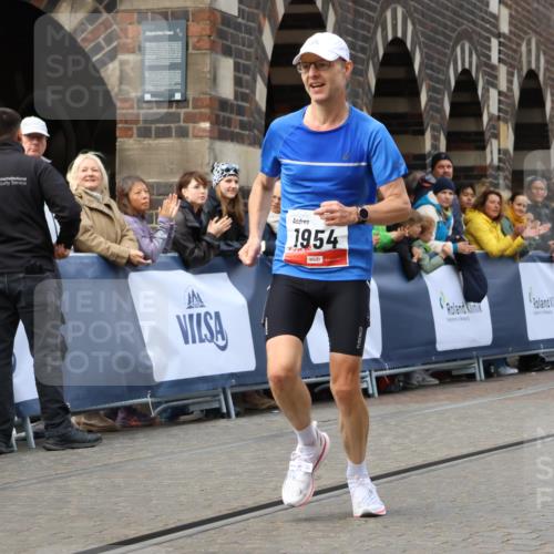 05.10.2025 - 20. swb-Marathon Bremen Strokosch-Dieckow http://msf.ph/oto/9234487 05.10.2025 12:36:58 Ziel 1954 meine-sportfotos.de