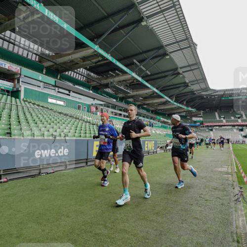 05.10.2025 - 20. swb-Marathon Bremen Michael Burmester http://msf.ph/oto/9234488 05.10.2025 12:58:25 Laufen im Stadion 90, 415, 726, 846, 963, 988, 1503, 1619, 1716, 2158, 2234, 2240, 2648, 2662, 2734, 2821, 2893, 2922, 3252, 3254, 3373, 3467, 3573, 3602, 3615, 4102, 4287, 4389, 4401, 4446, 4522, 4709, 4747, 4783, 5163, 5214, 5261, 5313, 5562, 5645, 5728, 5878, 5917, 6113, 6161, 6317, 6326, 6525, 6672, 6675, 6676, 6944, 6999, 7038, 7053, 7588, 7813, 7976, 8091, 8113, 8328, 8379, 8576, 8827, 8972, 9112, 9151, 1317, 1491, 2234, 2304, 3396, 3977, 7731, 7911, 8128 meine-sportfotos.de