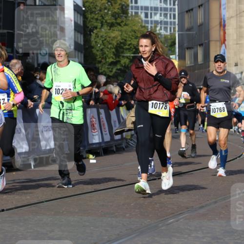 05.10.2025 - 20. swb-Marathon Bremen Strokosch-Dieckow http://msf.ph/oto/9234494 05.10.2025 10:54:31 Ziel 9367, 9392, 9633, 10032, 10174, 10178, 10296, 10768, 10810, 11045, 11089, 11321, 11694 meine-sportfotos.de