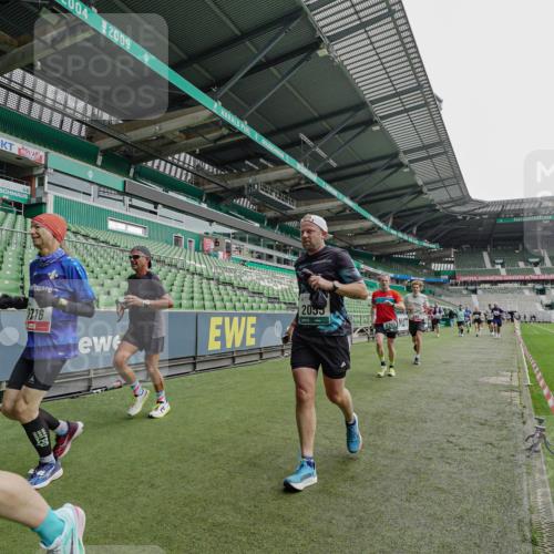 05.10.2025 - 20. swb-Marathon Bremen Michael Burmester http://msf.ph/oto/9234498 05.10.2025 12:58:26 Laufen im Stadion 90, 415, 726, 846, 963, 988, 1503, 1619, 1716, 2158, 2240, 2648, 2662, 2734, 2821, 2893, 2922, 3252, 3254, 3373, 3467, 3573, 3602, 3615, 3791, 4102, 4287, 4389, 4401, 4446, 4522, 4709, 4747, 4783, 5163, 5214, 5261, 5313, 5562, 5645, 5728, 5878, 5917, 6113, 6161, 6317, 6326, 6525, 6672, 6675, 6676, 6944, 6999, 7038, 7053, 7588, 7813, 7976, 8091, 8113, 8328, 8379, 8576, 8827, 8972, 9112, 9151, 1317, 1491, 2234, 2304, 3396, 3977, 7731, 7911, 8128 meine-sportfotos.de