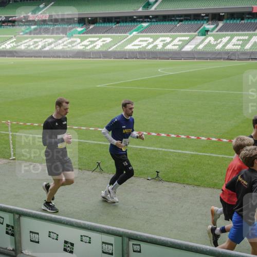 05.10.2025 - 20. swb-Marathon Bremen Michael Burmester http://msf.ph/oto/9234499 05.10.2025 10:32:00 Laufen im Stadion 7193, 8118, 8326, 8333, 8888, 9004, 9172, 9196, 9226, 9256, 9415, 9427, 9439, 9457, 9506, 9581, 9621, 9701, 9776, 9807, 9871, 9903, 9956, 10014, 10019, 10020, 10029, 10038, 10057, 10064, 10075, 10128, 10206, 10215, 10222, 10226, 10242, 10262, 10279, 10296, 10310, 10327, 10335, 10369, 10438, 10460, 10468, 10543, 10609, 10616, 10655, 10662, 10668, 10698, 10719, 10743, 10785, 7251, 9004, 9252, 9267, 9287, 9337, 9431 meine-sportfotos.de