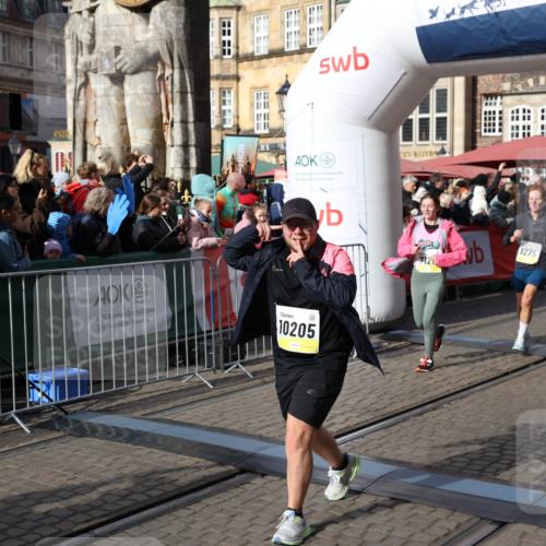 05.10.2025 - 20. swb-Marathon Bremen Yannick Fuchs http://msf.ph/oto/9234503 05.10.2025 11:04:13 Ziel 7123, 7789, 9275, 9398, 10205, 10551, 11183, 11609, 11611 meine-sportfotos.de