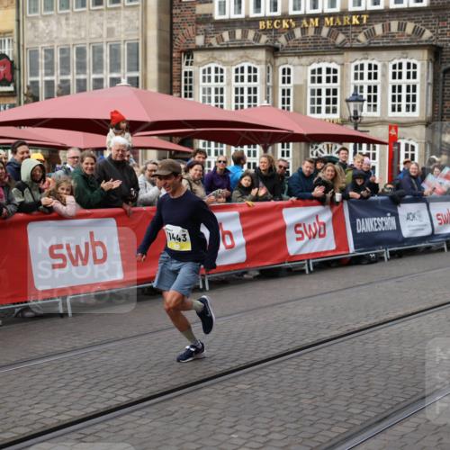 05.10.2025 - 20. swb-Marathon Bremen Yannick Fuchs http://msf.ph/oto/9234506 05.10.2025 10:35:17 Ziel 10476, 11443 meine-sportfotos.de