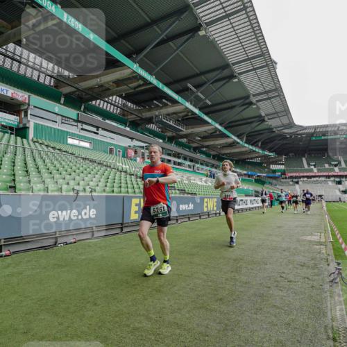 05.10.2025 - 20. swb-Marathon Bremen Michael Burmester http://msf.ph/oto/9234508 05.10.2025 12:58:27 Laufen im Stadion 90, 415, 726, 846, 963, 988, 1503, 1619, 1716, 2158, 2240, 2648, 2662, 2734, 2821, 2893, 2922, 3252, 3254, 3373, 3467, 3573, 3602, 3615, 3791, 4102, 4287, 4389, 4401, 4446, 4522, 4709, 4747, 4783, 5163, 5214, 5261, 5313, 5562, 5645, 5728, 5878, 5917, 6007, 6113, 6161, 6317, 6326, 6525, 6672, 6675, 6676, 6944, 6999, 7038, 7053, 7588, 7813, 7976, 8091, 8113, 8328, 8379, 8576, 8827, 8972, 9112, 9151, 415, 1317, 1491, 2234, 2304, 3396, 3977, 7731, 7911, 8128 meine-sportfotos.de