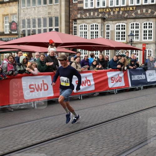 05.10.2025 - 20. swb-Marathon Bremen Yannick Fuchs http://msf.ph/oto/9234515 05.10.2025 10:35:18 Ziel 10476, 11443 meine-sportfotos.de
