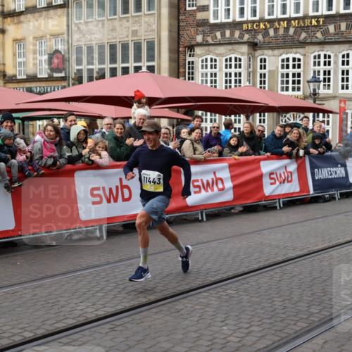 05.10.2025 - 20. swb-Marathon Bremen Yannick Fuchs http://msf.ph/oto/9234523 05.10.2025 10:35:18 Ziel 10476, 11443 meine-sportfotos.de