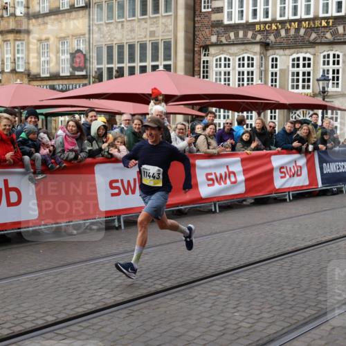 05.10.2025 - 20. swb-Marathon Bremen Yannick Fuchs http://msf.ph/oto/9234531 05.10.2025 10:35:18 Ziel 10476, 11443 meine-sportfotos.de