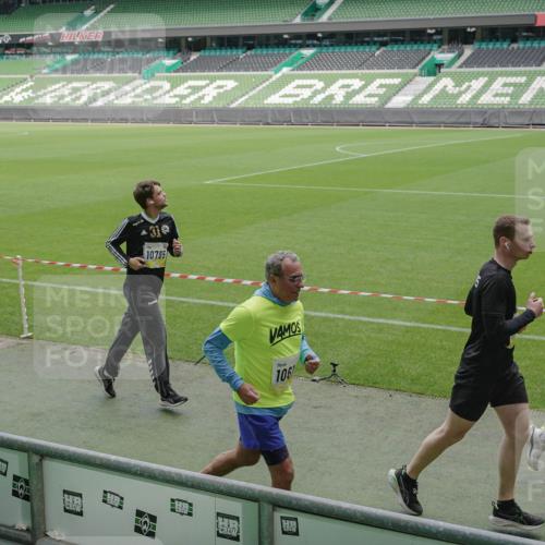 05.10.2025 - 20. swb-Marathon Bremen Michael Burmester http://msf.ph/oto/9234533 05.10.2025 10:32:01 Laufen im Stadion 7193, 8118, 8326, 8333, 8888, 9172, 9196, 9226, 9256, 9415, 9427, 9439, 9457, 9506, 9581, 9621, 9701, 9776, 9807, 9834, 9871, 9903, 9956, 10014, 10019, 10020, 10029, 10038, 10057, 10064, 10075, 10128, 10206, 10215, 10222, 10226, 10242, 10262, 10279, 10296, 10310, 10327, 10335, 10369, 10438, 10460, 10468, 10616, 10655, 10662, 10668, 10698, 10719, 10743, 10785, 7251, 9004, 9252, 9267, 9287, 9337, 9431, 9457 meine-sportfotos.de