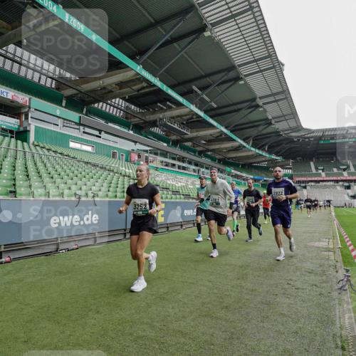 05.10.2025 - 20. swb-Marathon Bremen Michael Burmester http://msf.ph/oto/9234534 05.10.2025 12:58:33 Laufen im Stadion 90, 586, 726, 846, 963, 988, 1229, 1503, 1619, 1716, 2158, 2496, 2648, 2734, 2821, 2893, 2922, 3252, 3254, 3373, 3467, 3573, 3602, 3615, 3791, 4095, 4287, 4389, 4446, 4522, 4709, 4747, 4783, 5163, 5214, 5261, 5313, 5562, 5728, 5808, 5878, 5917, 6007, 6113, 6161, 6317, 6326, 6672, 6675, 6676, 6944, 6999, 7038, 7053, 7588, 7813, 7976, 8091, 8113, 8328, 8379, 8539, 8576, 8827, 8972, 9112, 9151, 415, 1491, 2234, 2240, 2304, 2662, 3977, 4102, 7731, 7911, 8128 meine-sportfotos.de